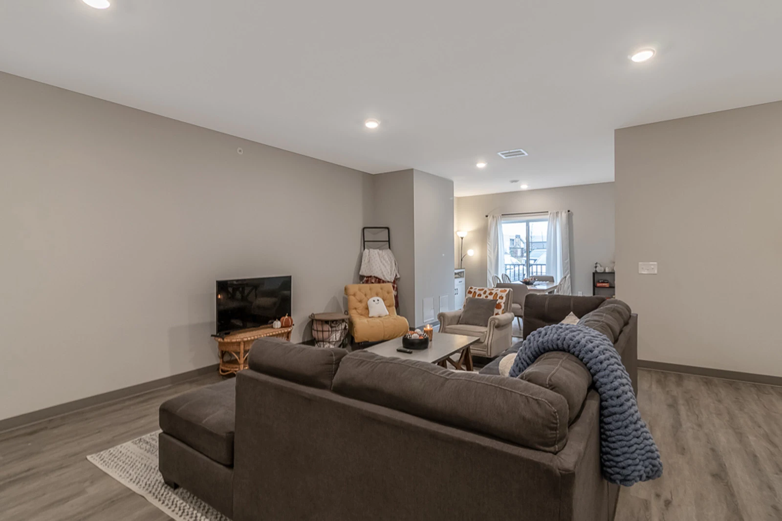 1570 Stadium Lane #1, Mankato, MN 56001 USA
