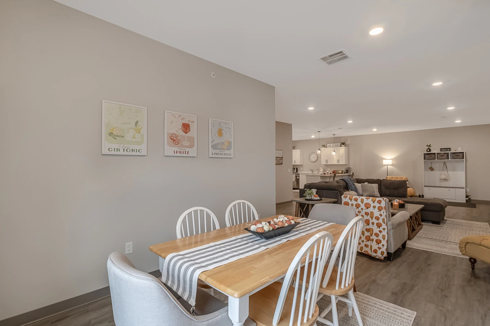 1570 Stadium Lane #1, Mankato, MN 56001 USA